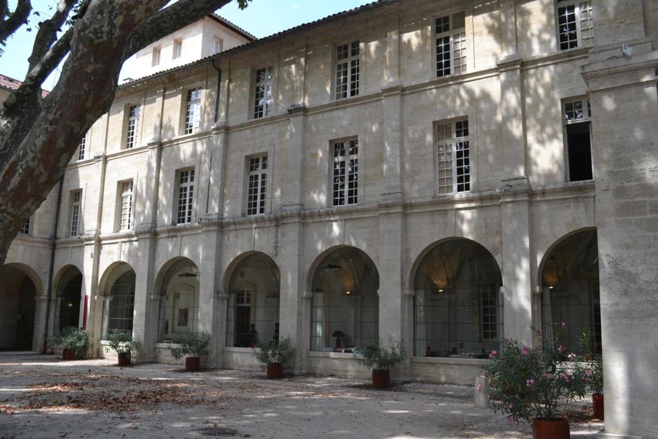 Hotel Cloitre Saint Louis 4*